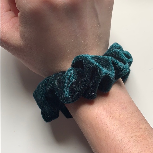BEST VALUE!! 📦⁉️SCRUNCHIE MYSTERY BOX⁉️📦 - Picture 4 of 6